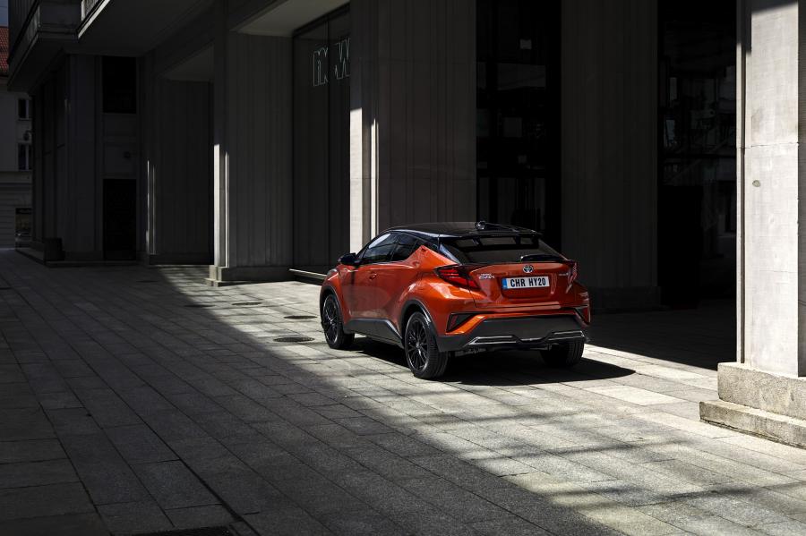  Toyota C-HR Hybrid 2019 года  (WW) (фото 23 из 174)